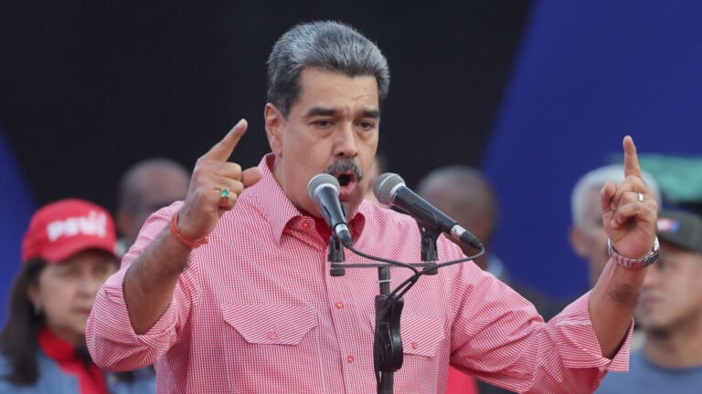 "Cuidadito le toca un pelo a un venezolano": Maduro a Kast, quien promete una dura política migratoria