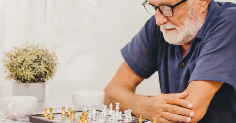 ¿Cuándo comienza a envejecer el cerebro? Los"puntos de inflexión" que se dan a los 66 y a los 83 años, según un nuevo estudio