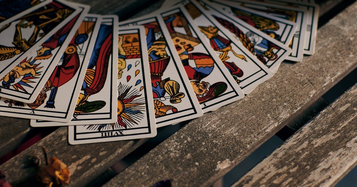 El tarot se instala en la vida cotidiana: nuevas lecturas, lenguajes simbólicos y búsqueda interior