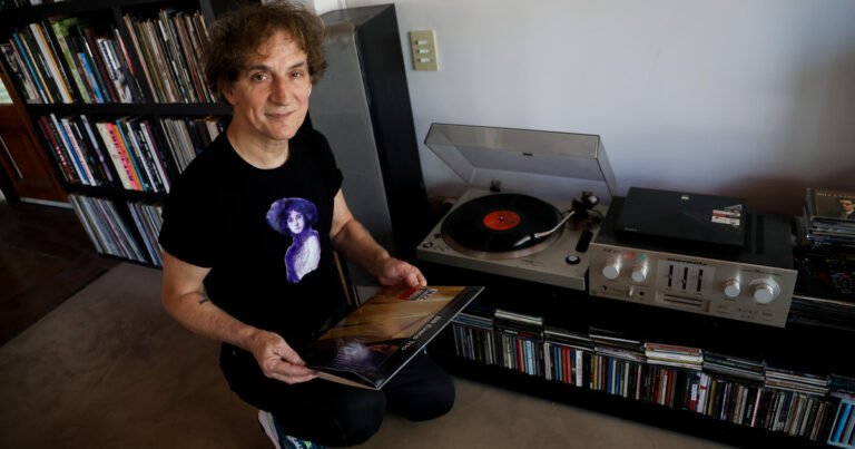 Fernando Samalea cuenta más secretos del rock en su nuevo libro, y toca en vivo con múltiples proyectos