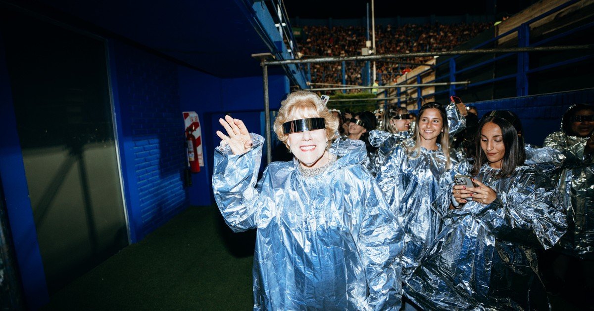 Shakira le cumplió el sueño a una abuela salteña de 79 años y entró caminando con ella a su show en Vélez