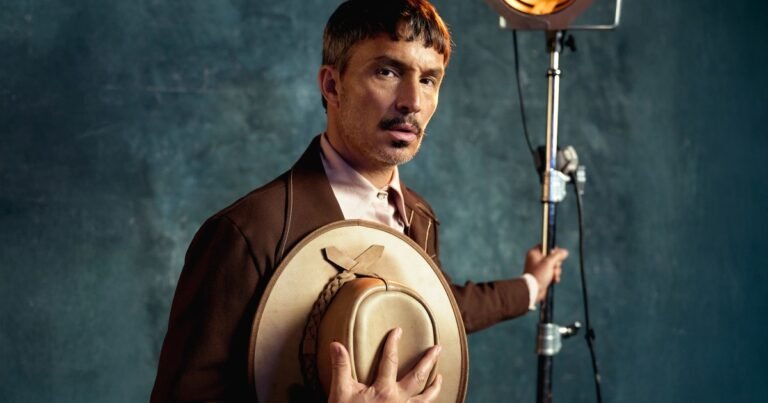 Emmanuel Horvilleur a los 50, con una hija de 2 años, un disco gótico y más reuniones de Illya Kuryaki & The Valderramas