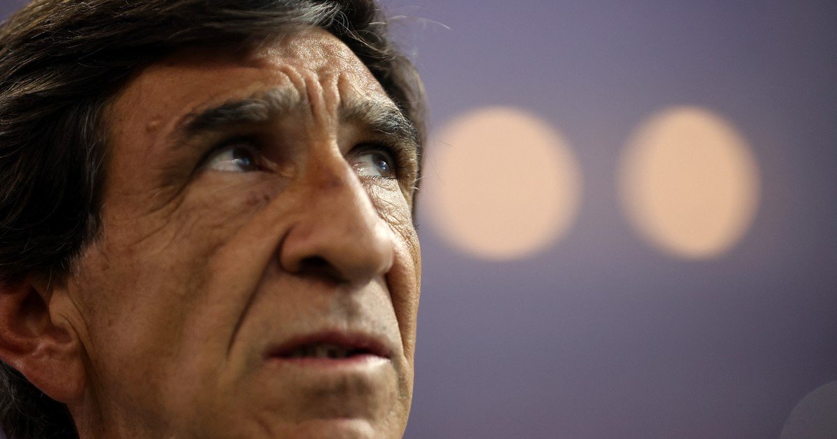 Gustavo Costas 2028: Diego Milito se la juega con todo por el DT de Racing y le ofreció renovar contrato hasta el final de su presidencia