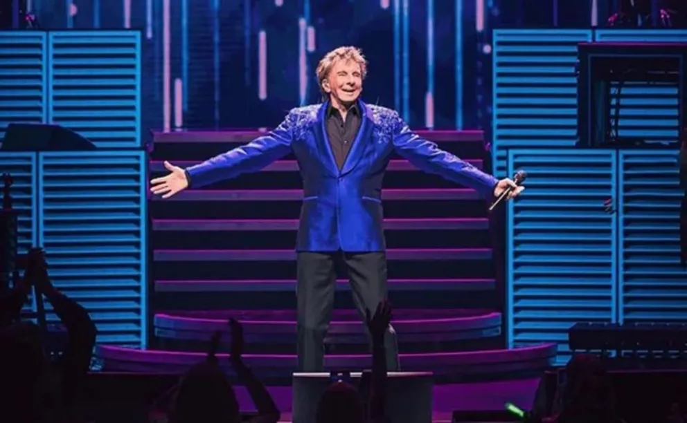 El cantante Barry Manilow anuncia pausa en su carrera por diagnóstico de cáncer de pulmón