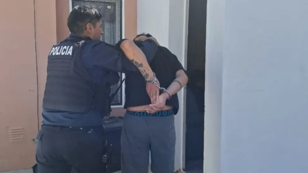 Detuvieron a un joven tras robar una mochila de una vivienda en el barrio René Favaloro