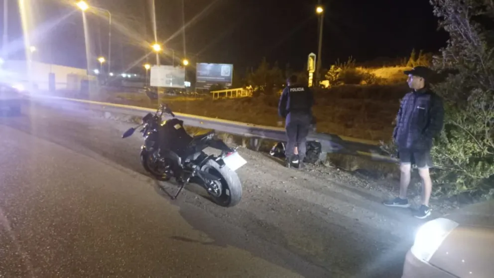 Un motociclista resultó herido tras ser encerrado por un vehículo en la rotonda de las rutas 3 y 26