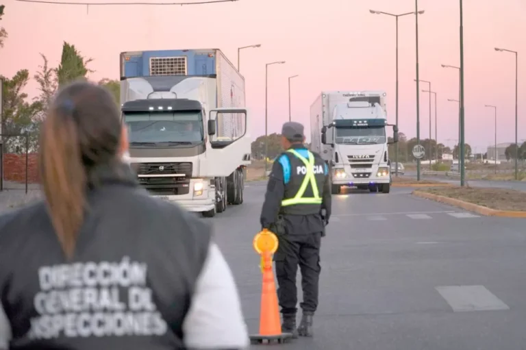 Municipio de Rawson realiza controles a camiones por pérdida de líquidos pesqueros