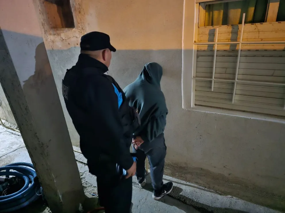 Un hombre fue detenido tras intentar robar una bomba de agua del patio de un vecino