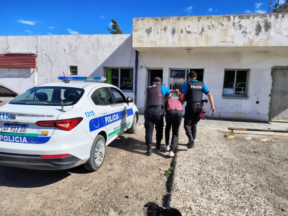 Sorprenden a un "trapito" barreteando la puerta de una carnicería