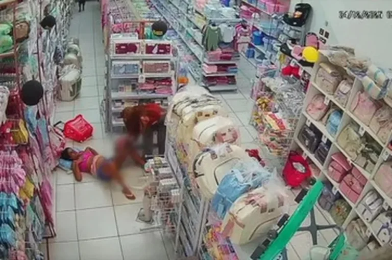 Una embarazada dio a luz en una tienda mientras hacía compras