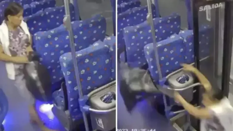 Una mujer mayor cayó de un colectivo en movimiento en Ecuador: el video que circula en redes