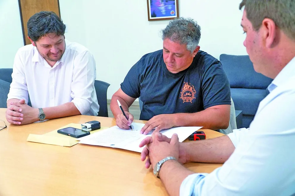 La municipalidad de Rawson y el centro de patrones firman un convenio para la ampliación de infraestructura en beneficio del desarrollo local