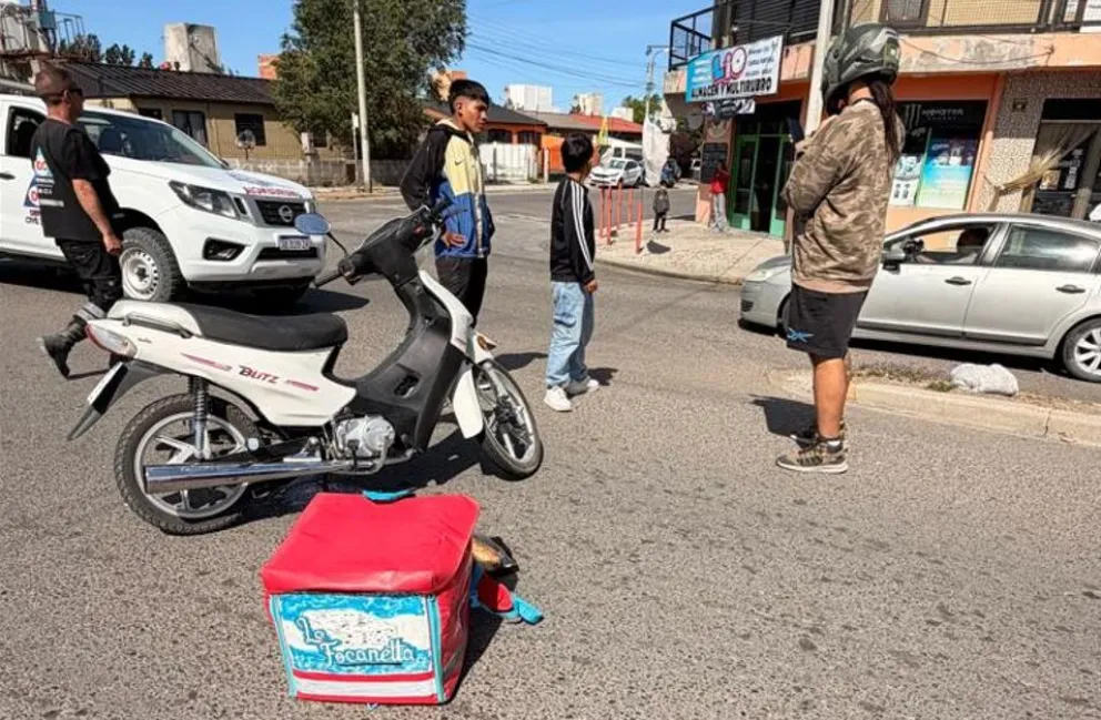 Motodelivery derrapó y cayó en Ruta 1 tras maniobra peligrosa de otro vehículo