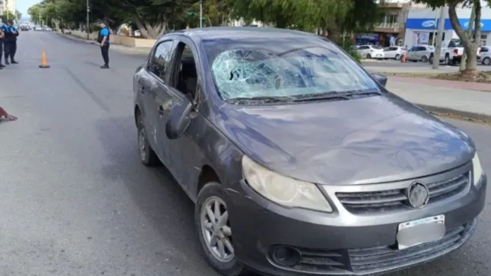 Atropellaron a un hombre mayor a la vista de los vecinos: voló por los aires y está grave