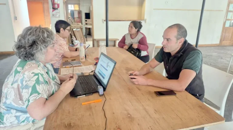 El IPV resolvió trámites y consultas de un centenar de vecinos en Puerto Pirámides