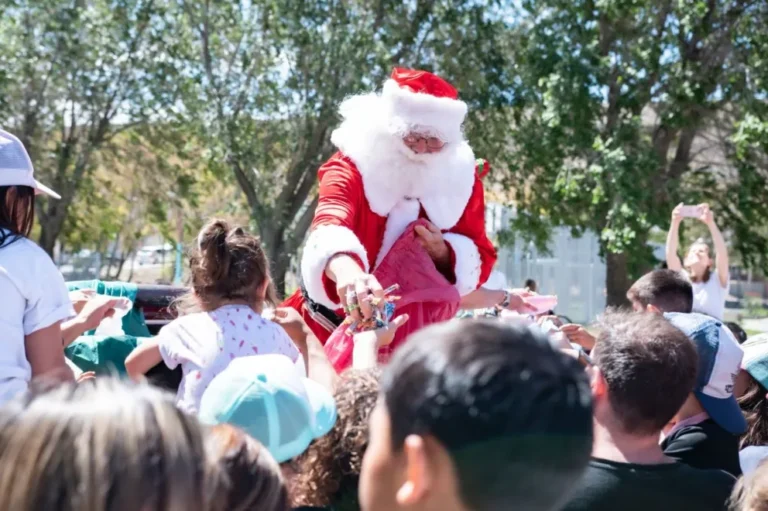 Papá Noel recorre Rada Tilly en una tarde de encuentro y celebración