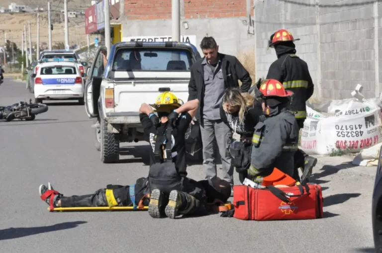 Un motociclista fue hospitalizado tras chocar con una camioneta