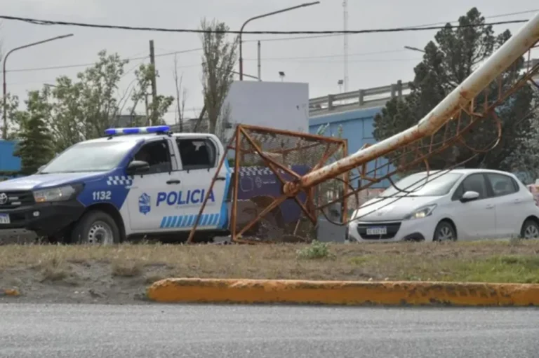 Temporal de viento en Río Gallegos provocó cortes de energía y daños por ráfagas intensas