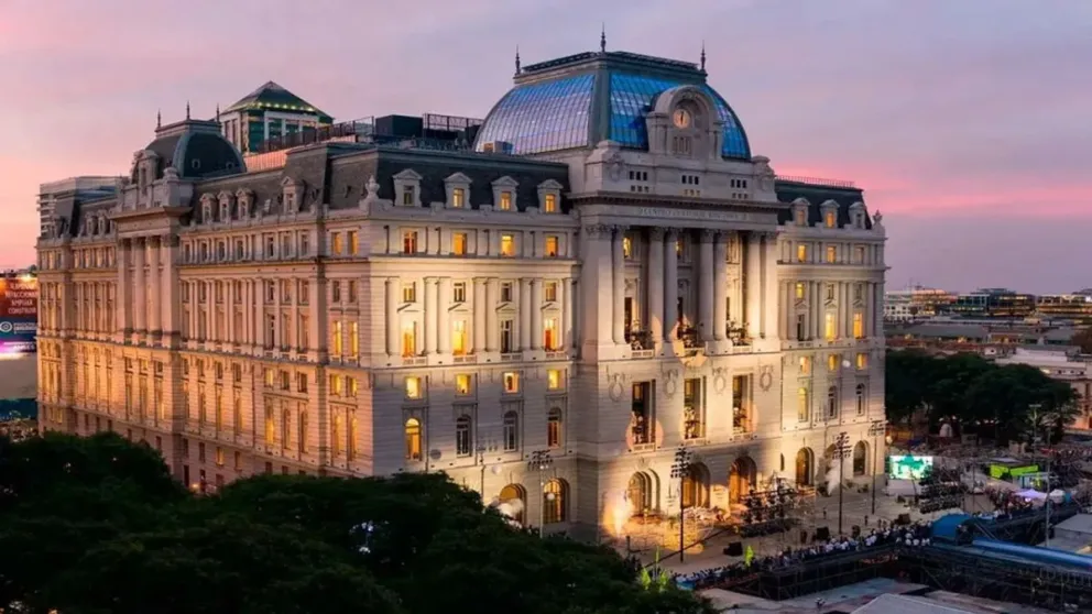 Palacio Libertad: un empleado se arrojó por una ventana tras una denuncia y murió