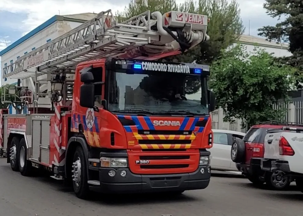 Presentaron la nueva escalera hidroelevadora de Bomberos Voluntarios