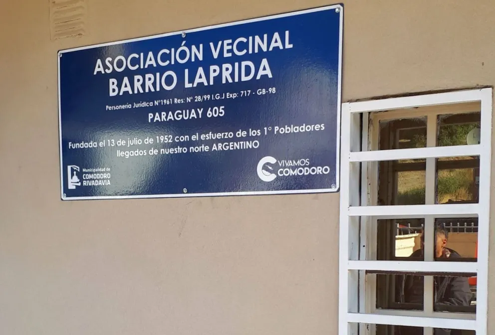 La nueva comisión vecinal de Laprida entró al edificio con una escribana
