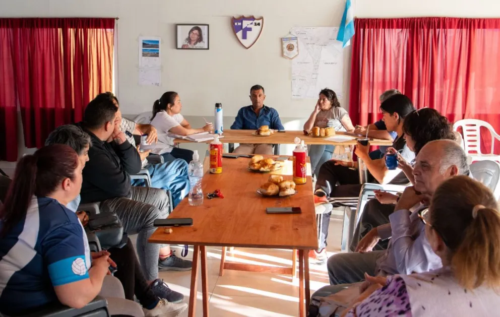 Funcionarios municipales se reunieron con referentes de barrio René Falavoro para planificar mejoras integrales