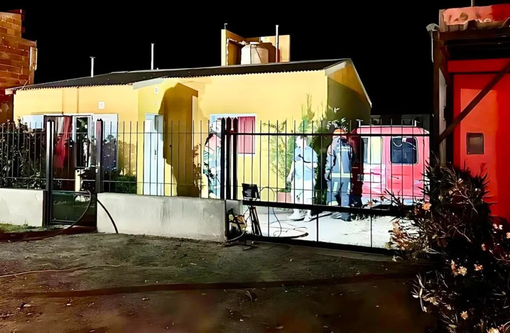 Brasas de asado causaron principio de incendio durante la madrugada