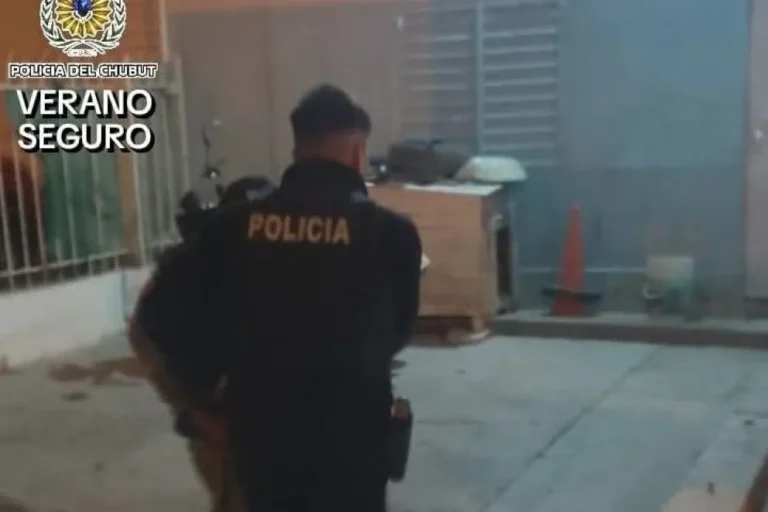 Intentaban robar una bicicleta y fueron descubiertos por cámaras de seguridad