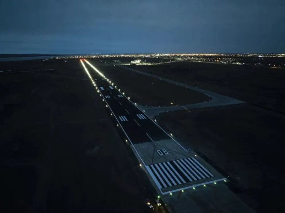 El aeropuerto de Río Gallegos retoma sus vuelos con una pista renovada tras una millonaria inversión