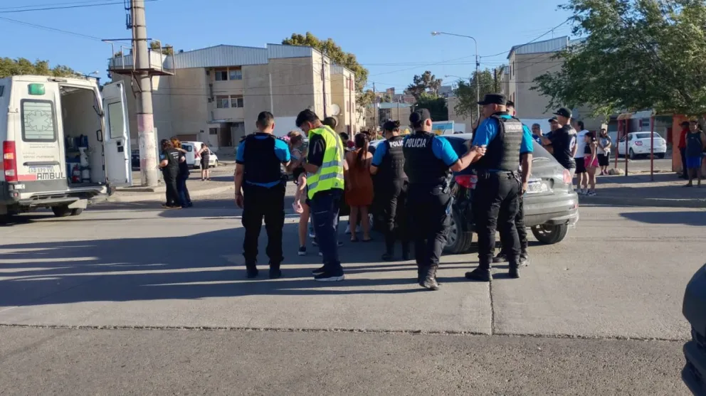 Choque entre un taxi y un auto particular en la avenida Chile