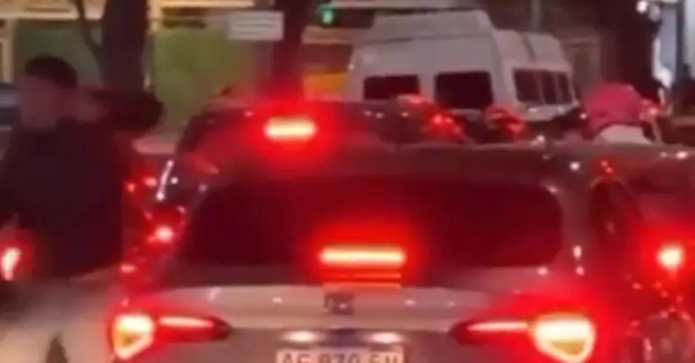 Motociclista rociado con gas pimienta tras una discusión de tránsito