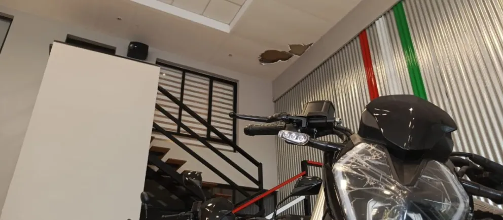 Comodoro: Boquetero intentó ingresar por los techos a una agencia de motos