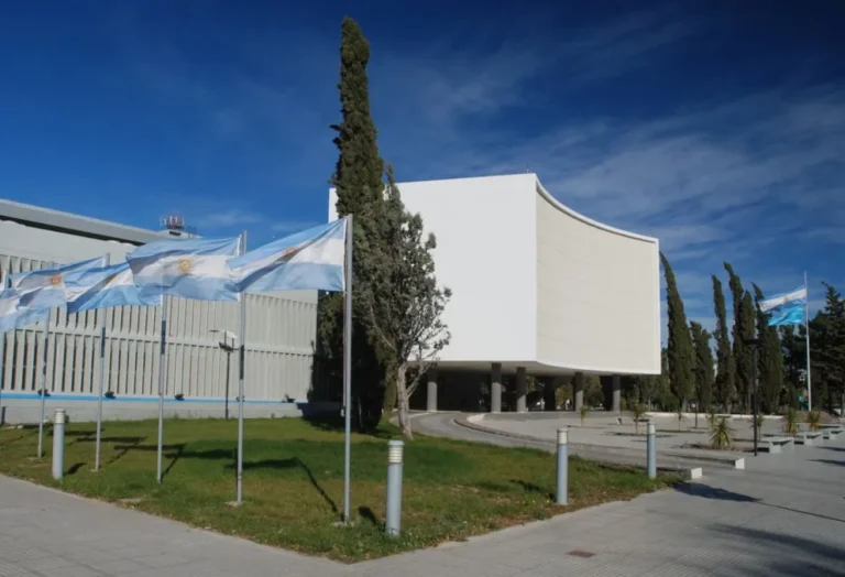 La Legislatura prorrogó las sesiones para tratar el paquete de leyes de Torres