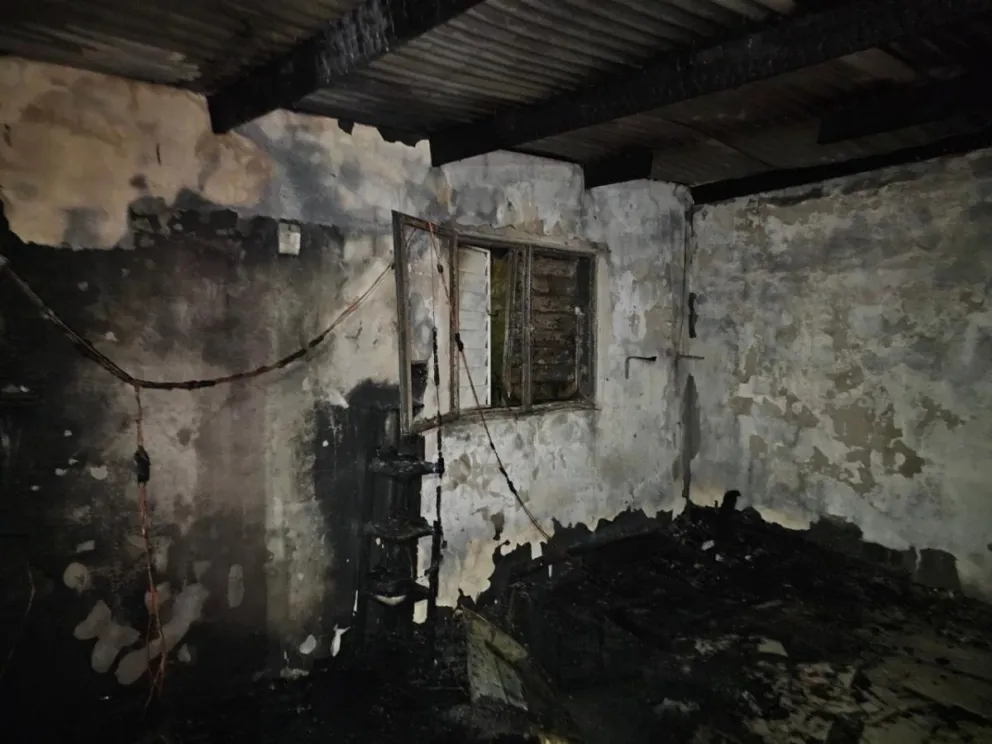 Quemó la casa de su pareja y la amenazó: "Te voy a prender fuego viva"