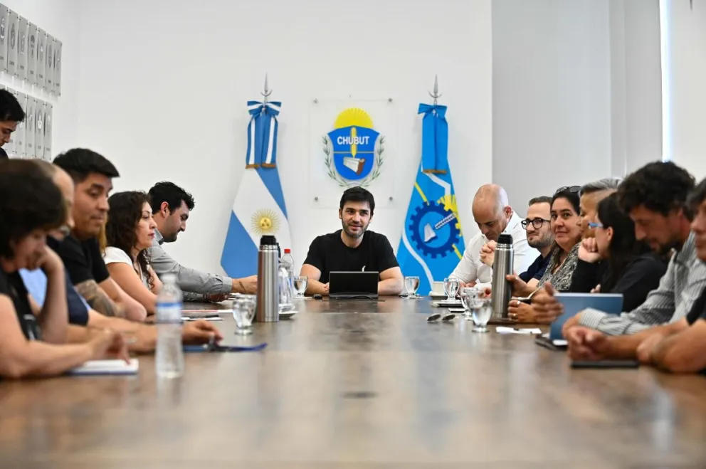 Torres se reunió con los gremios de la educación