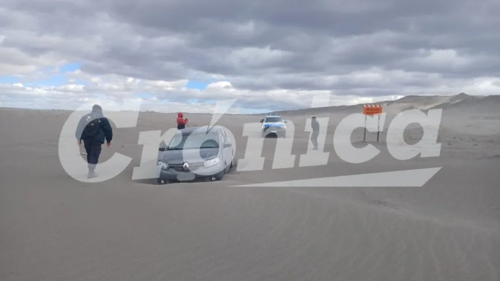 Las dos policías pasaron la madrugada del sábado esperando en el Logan que las auxilien