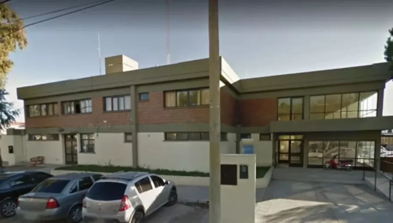 Fue a visitar a un preso, tenía pedido de captura y quedó detenida