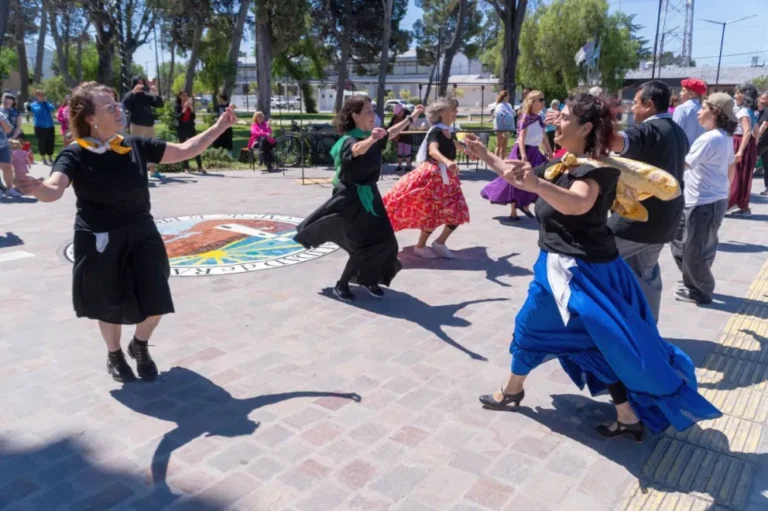 Gran cierre anual de los talleres municipales de Rawson