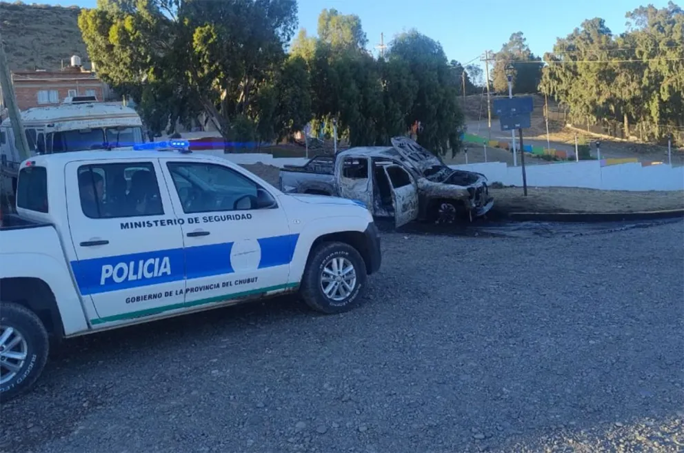 Incendio vehicular afectó una camioneta en el barrio Abel Amaya