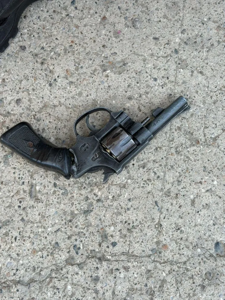 Un joven quedó detenido por disparar al aire con un revólver