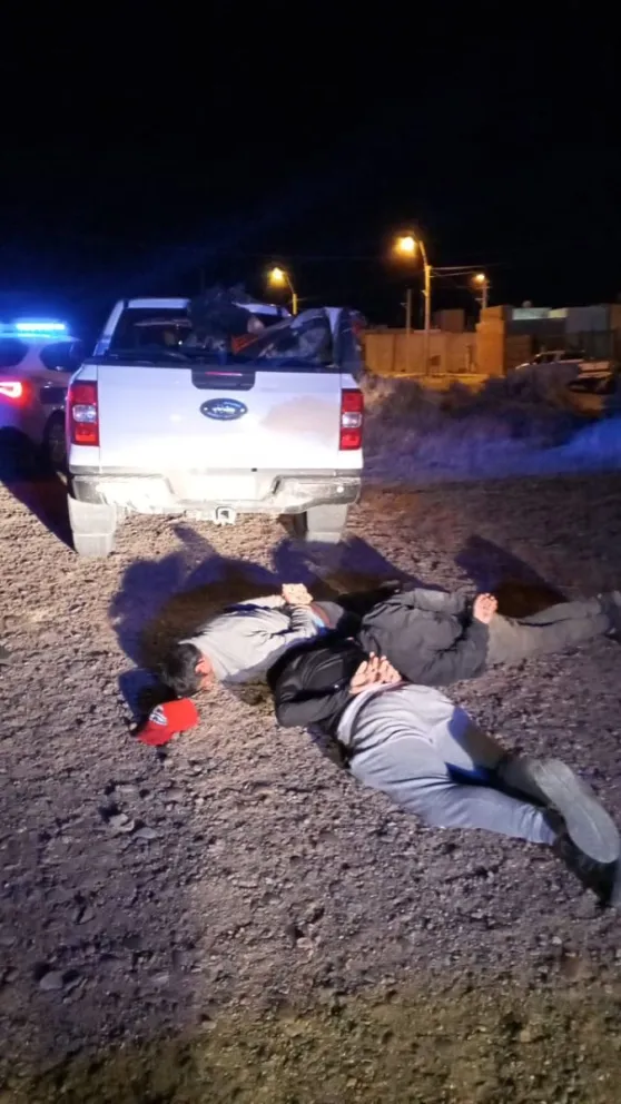 Detuvieron a tres sujetos que robaron en una estancia rural en Río Chico tras maniatar a un peón de campo