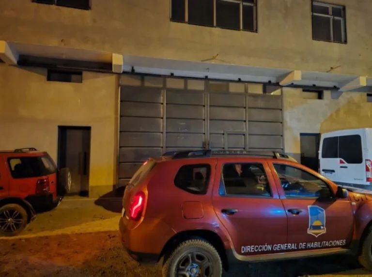 Se detectó una nueva fiesta clandestina en un salón no habilitado