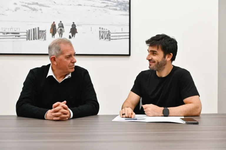 Chubut invertirá 700 millones de pesos para renovar mobiliario de las escuelas