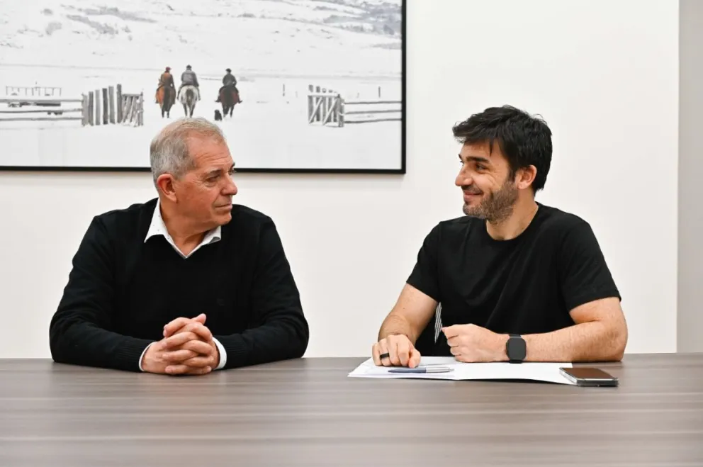 Chubut invertirá 700 millones de pesos para renovar mobiliario de las escuelas