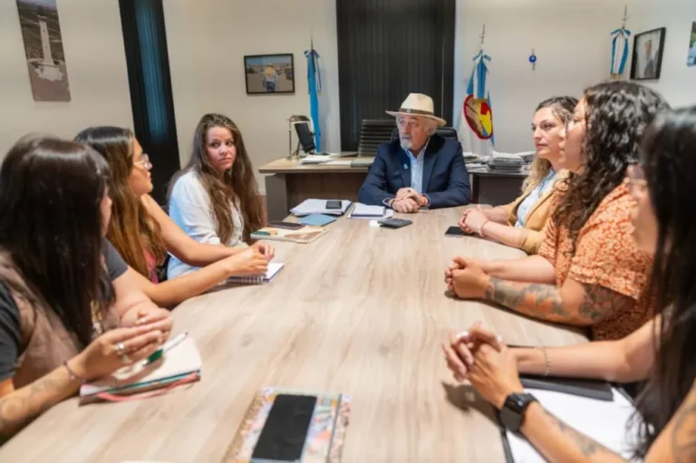 El intendente se reunió con nuevas autoridades del Colegio de Trabajadores Sociales Delegación Sur