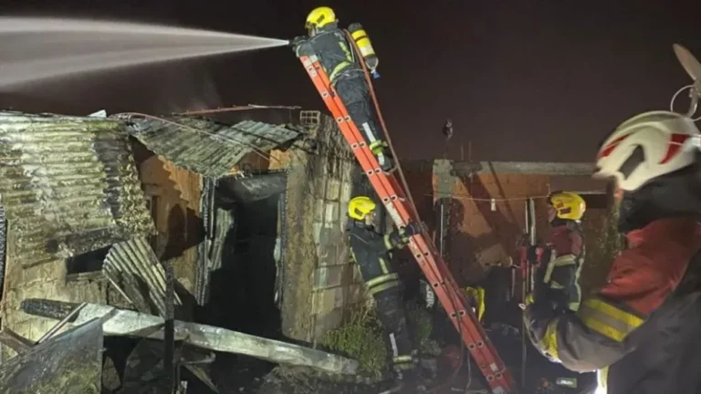 Rawson: un incendio arrasó por completo una vivienda en Chacra 8