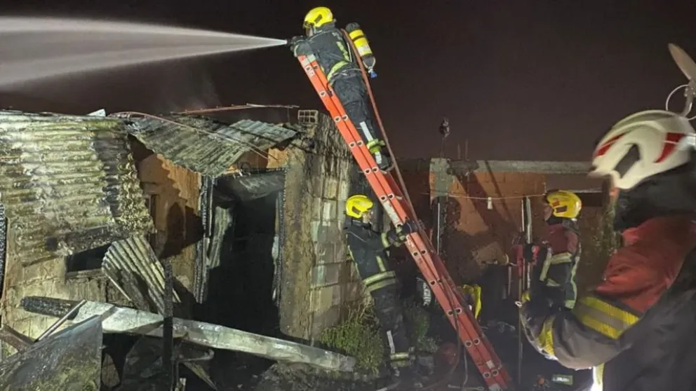 Rawson: un incendio arrasó por completo una vivienda en Chacra 8