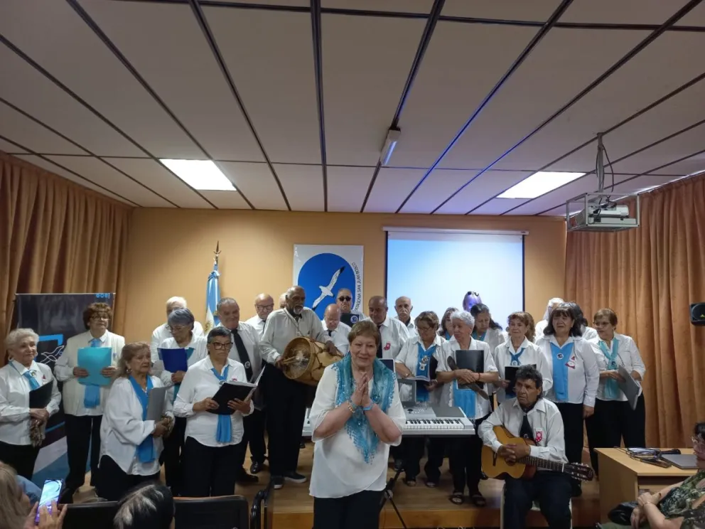 Emotiva entrega de certificados del programa UPAMI en Comodoro Rivadavia