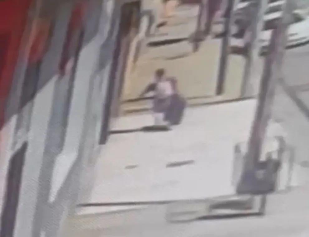 Robaron un local de masajes y uno de los autores escapó en colectivo