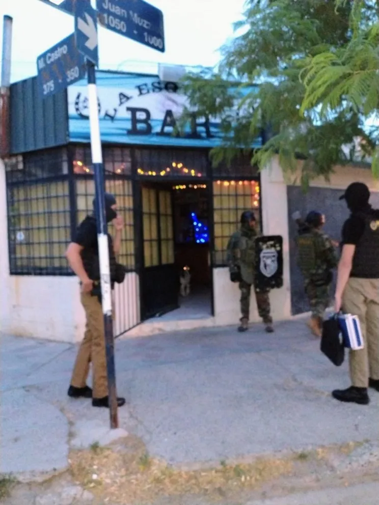 Tenían fachada de bar pero se dedicaban a vender droga en Madryn